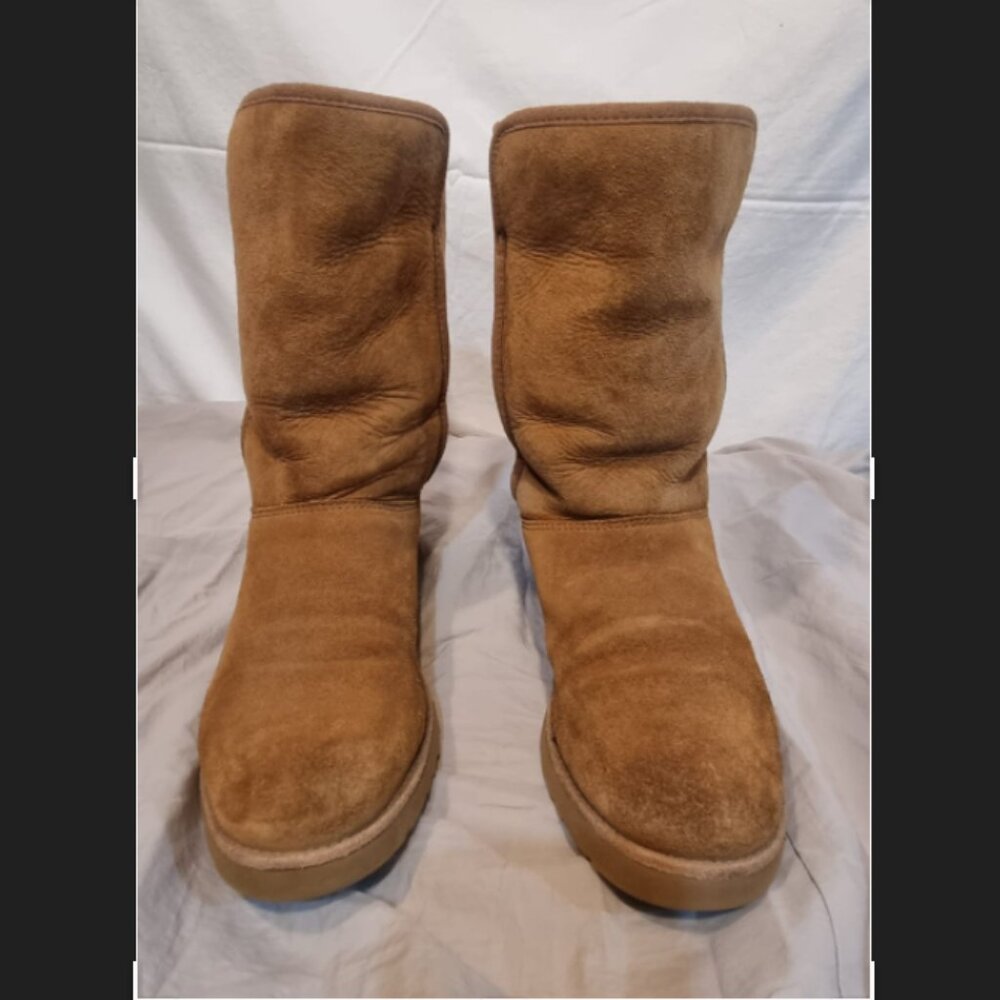UGG Classic Boots – Chestnut | Size 7 US (EU 38)